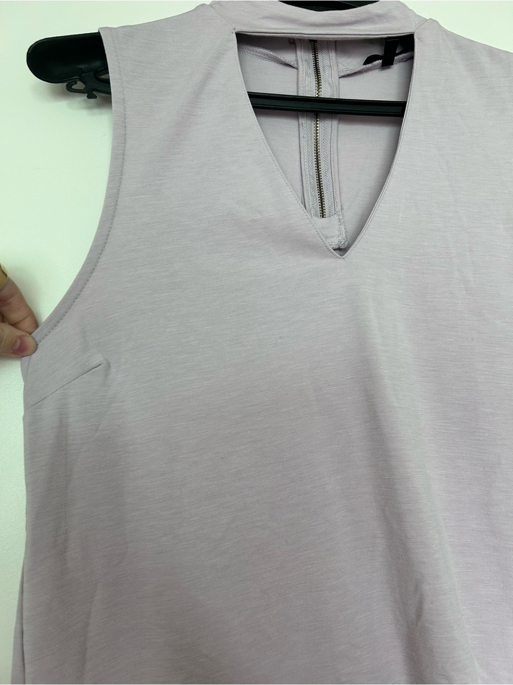 2 for 10$ ☀️ Dynamite lilac sleeveless top with front cutout sz M - Picture 7 of 10